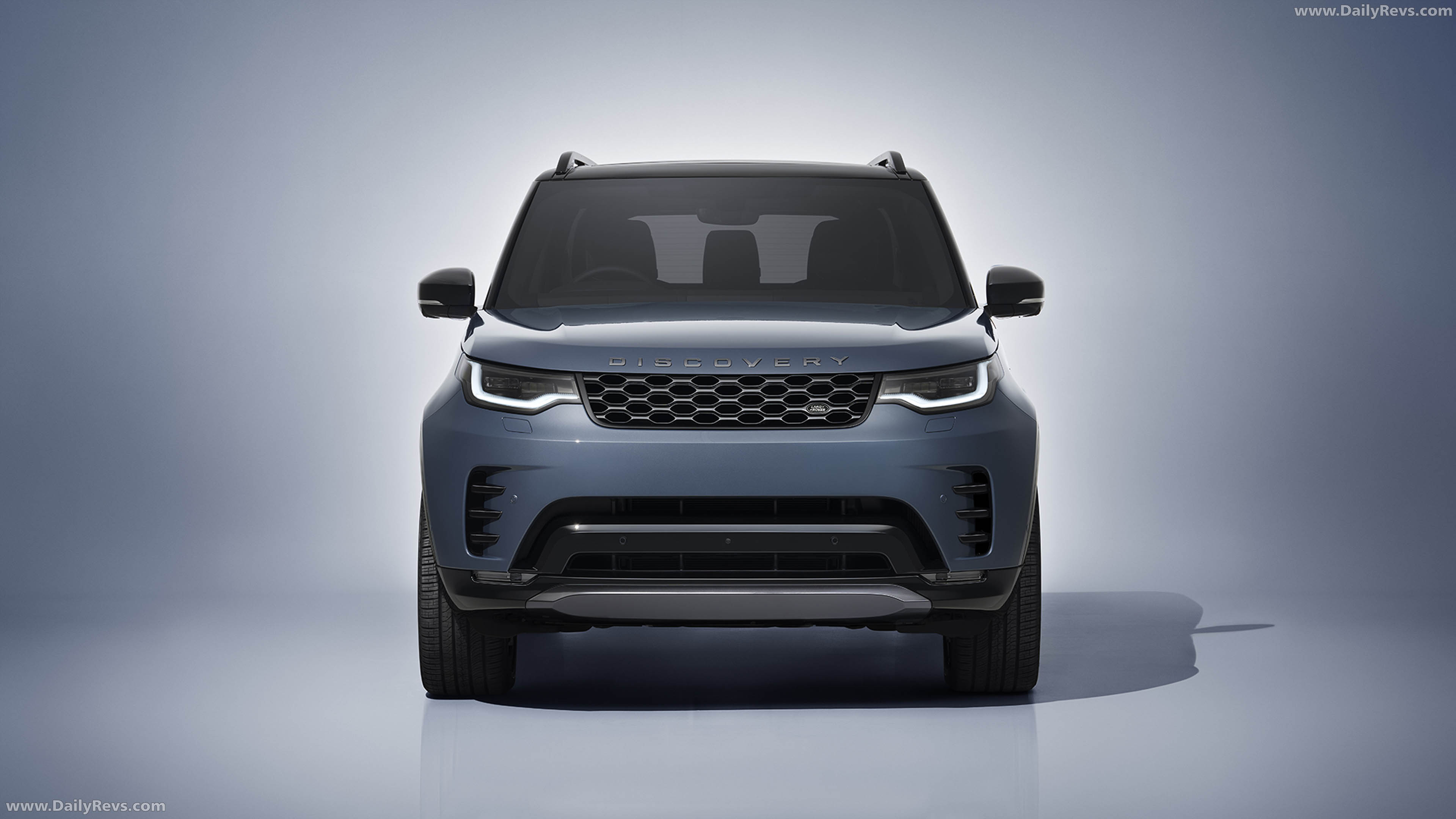 2026 Land Rover Discovery Landmark Edition Front View